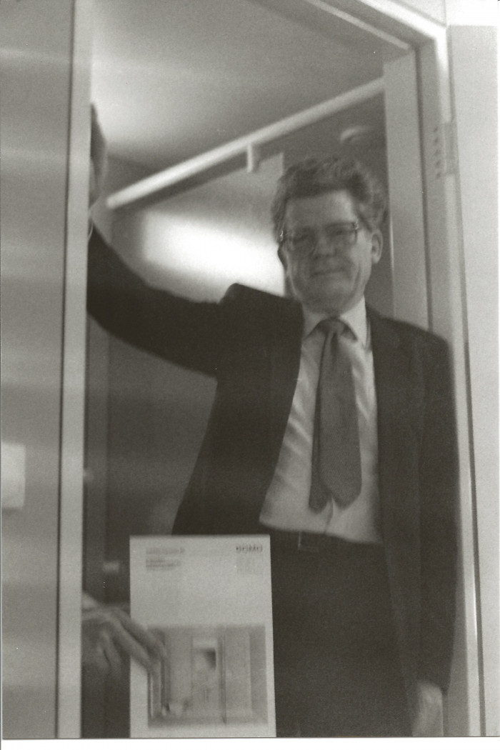 1989_Domo_Papa_am_Stand.jpeg Kapitel 22: Jackettasche (messetauglich)