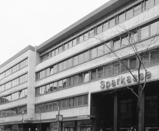 IMG_1394.jpeg Kapitel 8: Eine Art Banken-Hasser